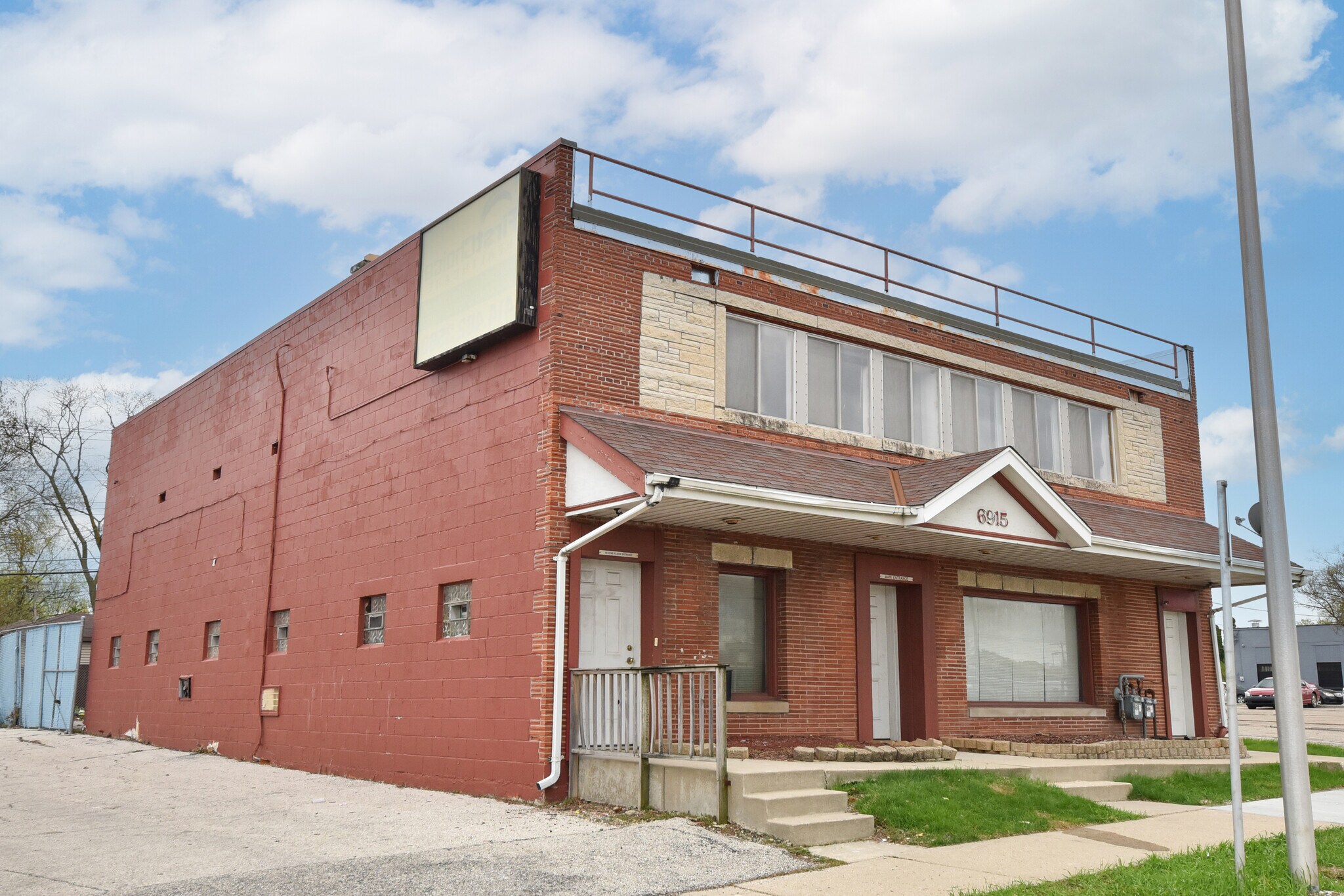 6915 W Capitol Dr, Milwaukee, WI à vendre Photo principale– Image 1 sur 2