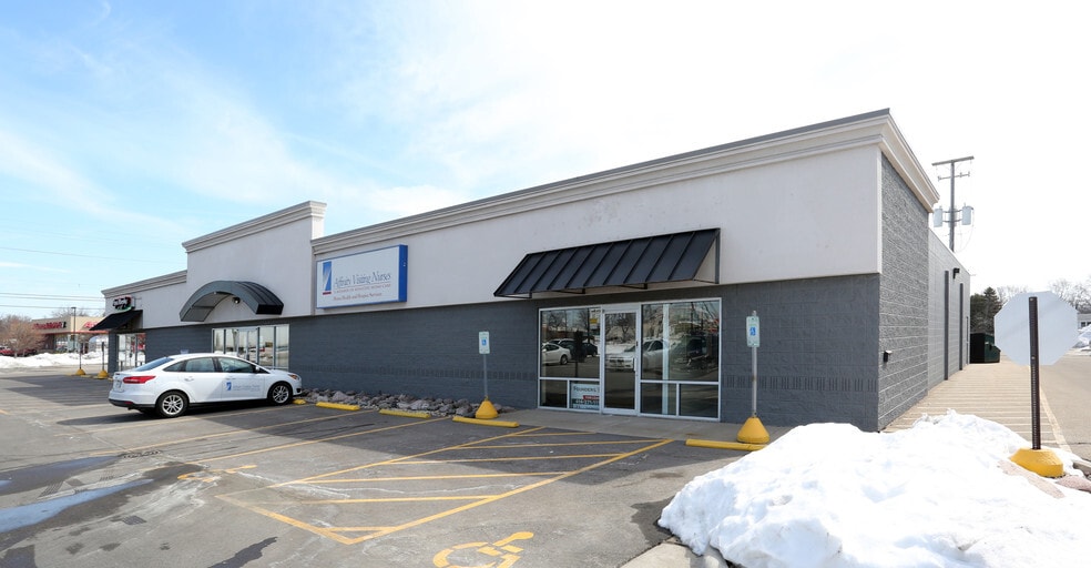 828-878 Fox Point Plz, Neenah, WI à louer - Photo de l’immeuble – Image 3 sur 7