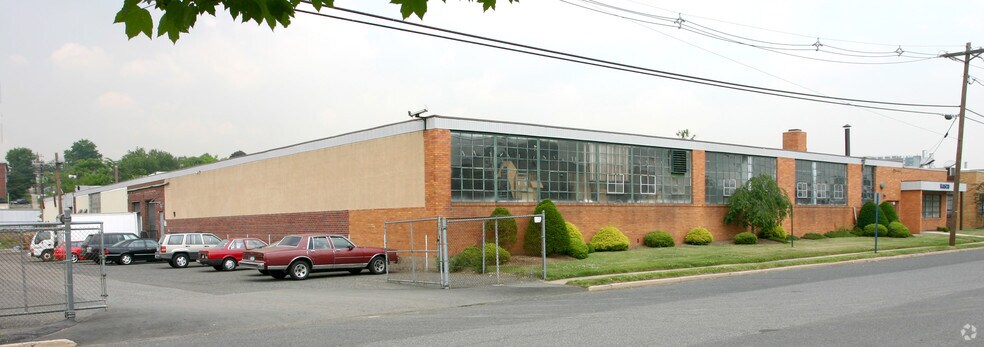 205 S Newman St, Hackensack, NJ à vendre - Photo de l’immeuble – Image 2 sur 9