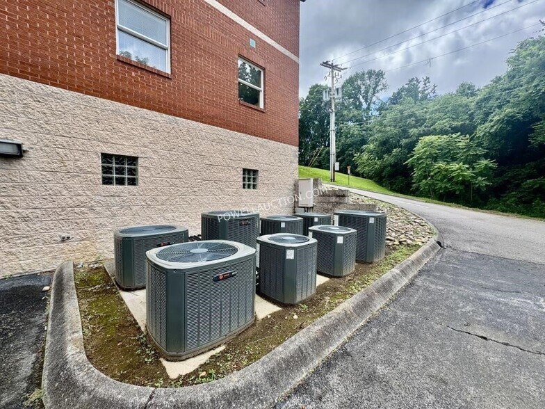 1028 Old Cedar Bluff Rd, Knoxville, TN à vendre - Photo de l’immeuble – Image 2 sur 14