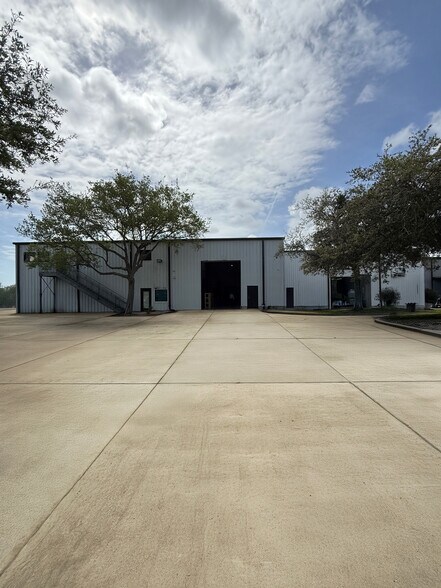 435 S Air Park Rd, Edgewater, FL à vendre - Photo de l’immeuble – Image 2 sur 9