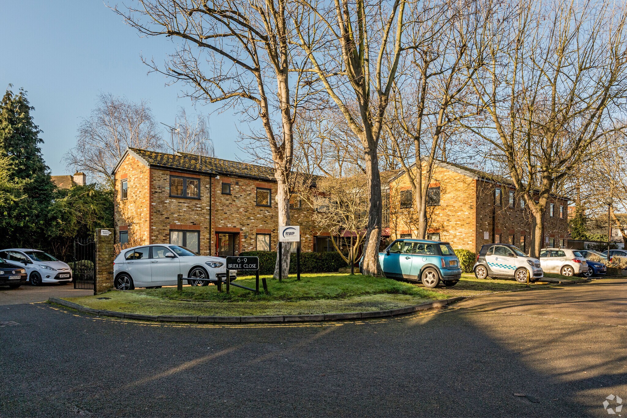 Bridle Clos, Kingston Upon Thames à louer Photo principale– Image 1 sur 4