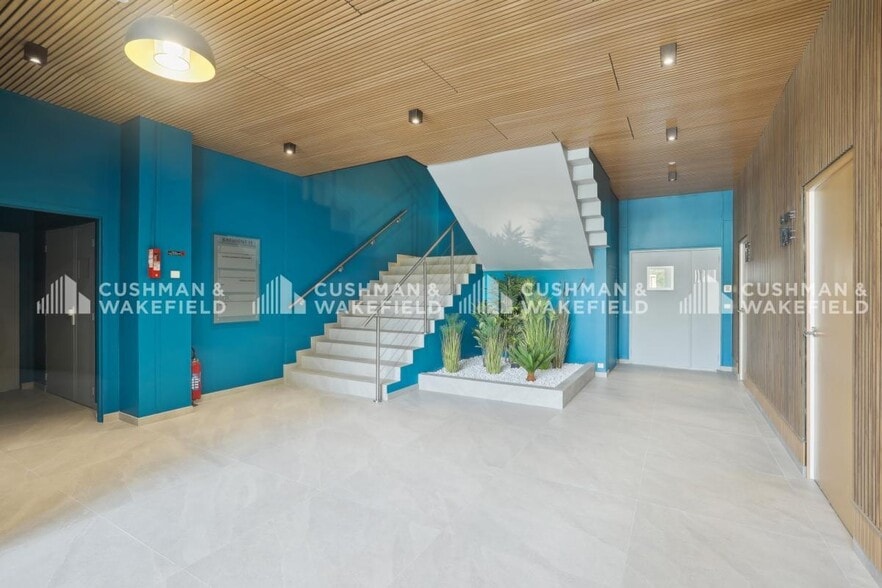 1 Rue De Terre Neuve, Les Ulis à vendre - Hall d’entrée – Image 3 sur 13