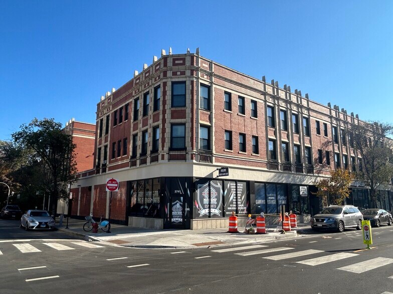 2741 N Milwaukee Ave, Chicago, IL à louer - Photo de l’immeuble – Image 2 sur 3