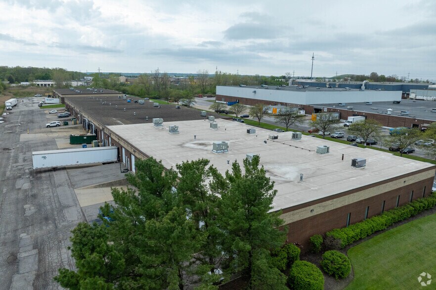31200-31250 Solon Rd, Solon, OH à louer - Photo de l’immeuble – Image 2 sur 5