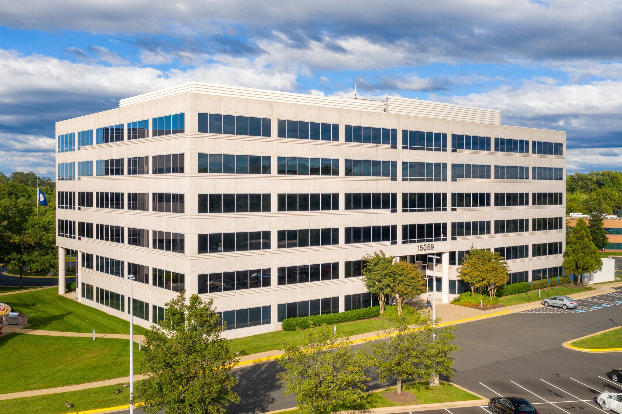 15059 Conference Center Dr, Chantilly, VA à louer Photo principale– Image 1 sur 8