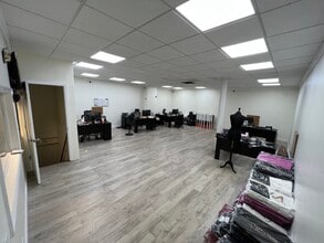 6600-6626 Kingspointe Pky, Orlando, FL à louer Photo intérieure– Image 2 sur 5