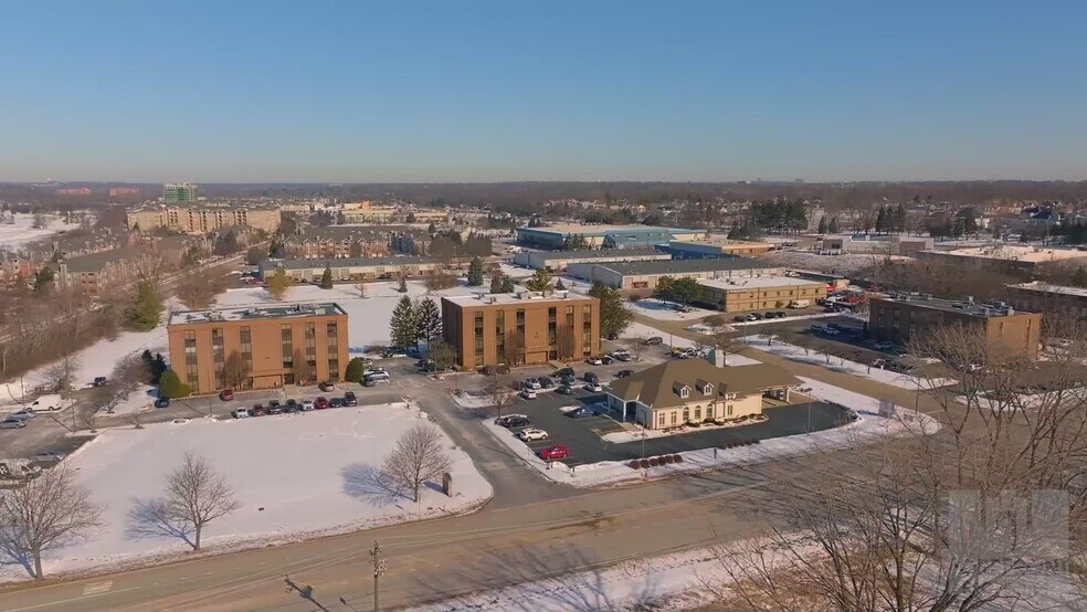 3550 Hobson Rd, Downers Grove, IL à louer - Vidéo sur l’annonce professionnelle – Image 2 sur 10