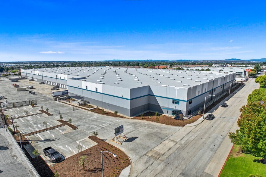 12352 Whittier Blvd, Whittier, CA à louer - Photo de l’immeuble – Image 2 sur 8