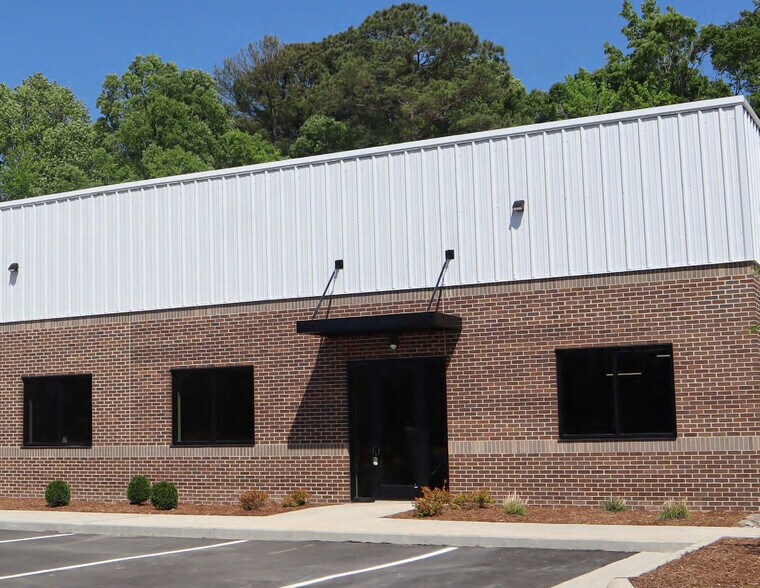 140 Spaceway Ct, Garner, NC à louer - Photo de l’immeuble – Image 2 sur 7
