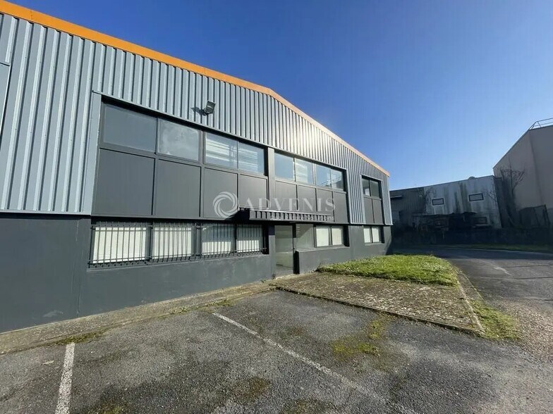 Bureau dans Saint-Soupplets à louer - Photo de l’immeuble – Image 1 sur 9