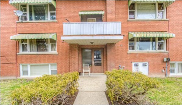 15 Floral Cres, Kitchener, ON à vendre - Photo de l’immeuble – Image 2 sur 2