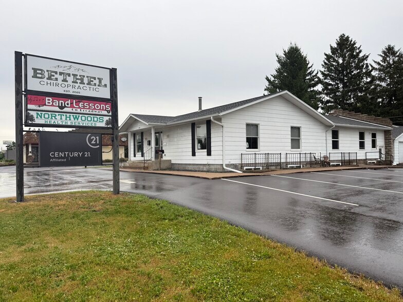 1202 N Broadway St, Menomonie, WI à louer - Photo de l’immeuble – Image 2 sur 8