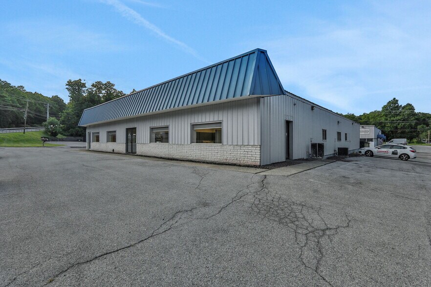 230 N Plank Rd, Newburgh, NY à louer - Photo de l’immeuble – Image 3 sur 10