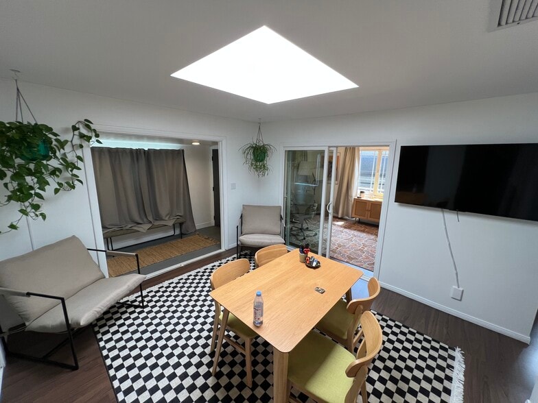 3377 S Robertson Blvd, Los Angeles, CA à louer - Photo intérieure – Image 1 sur 10