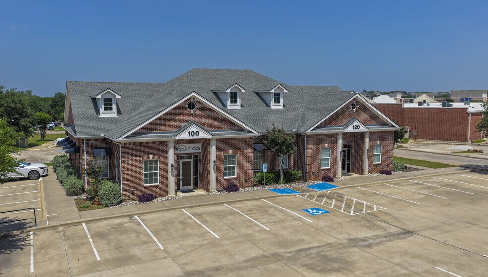 4100 Fairway Dr, Carrollton, TX à vendre - Photo de l’immeuble – Image 1 sur 11