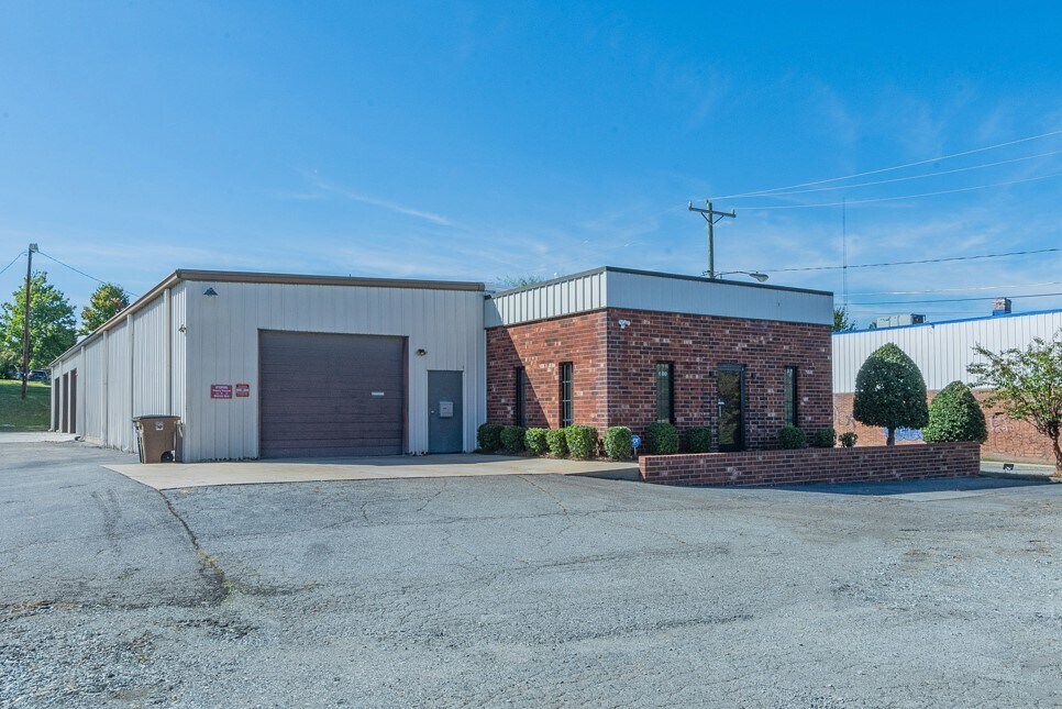 600 Tipton Pl, Greensboro, NC à louer Photo de l’immeuble– Image 1 sur 5