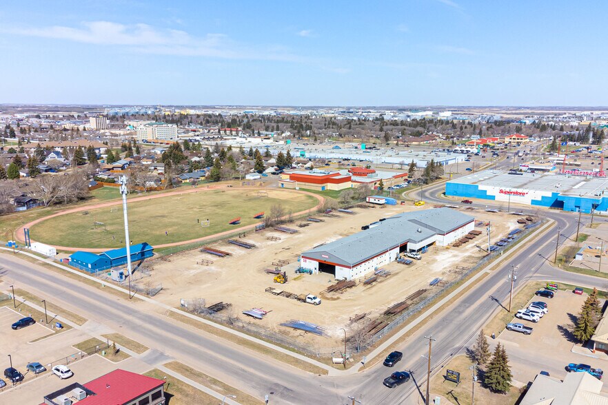 5109 41 St, Lloydminster, AB à louer - Photo de l’immeuble – Image 3 sur 10