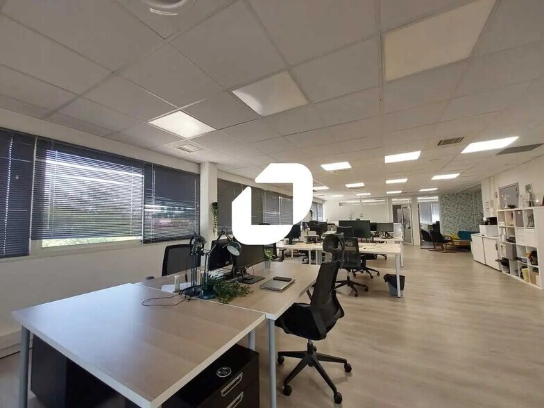 Bureau dans Baillargues à louer - Photo de l’immeuble – Image 2 sur 8