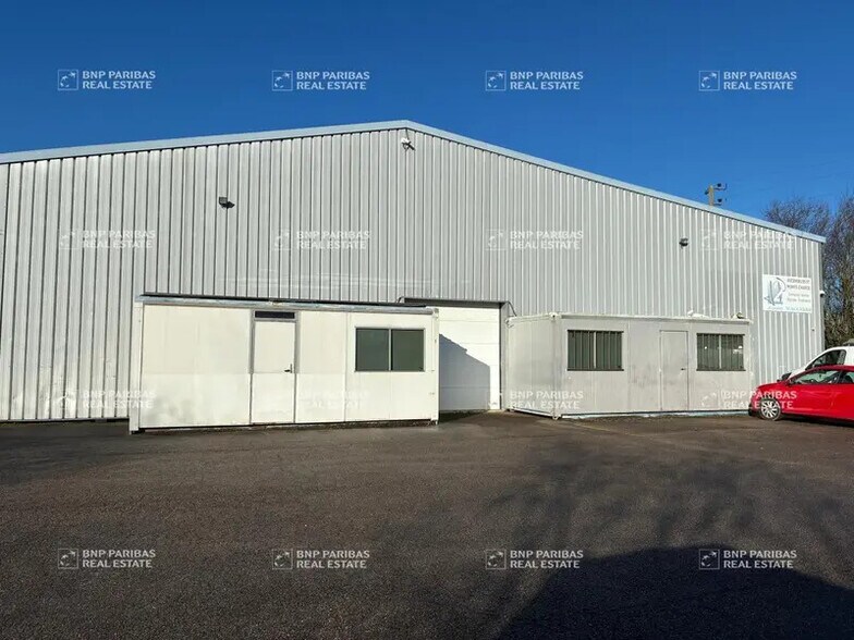 Local d'activités dans Garancières à vendre - Photo de l’immeuble – Image 1 sur 15