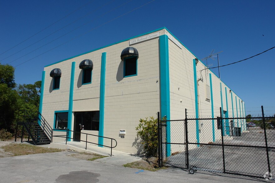 1201 Railroad Ave, Stuart, FL à vendre - Photo de l’immeuble – Image 2 sur 4