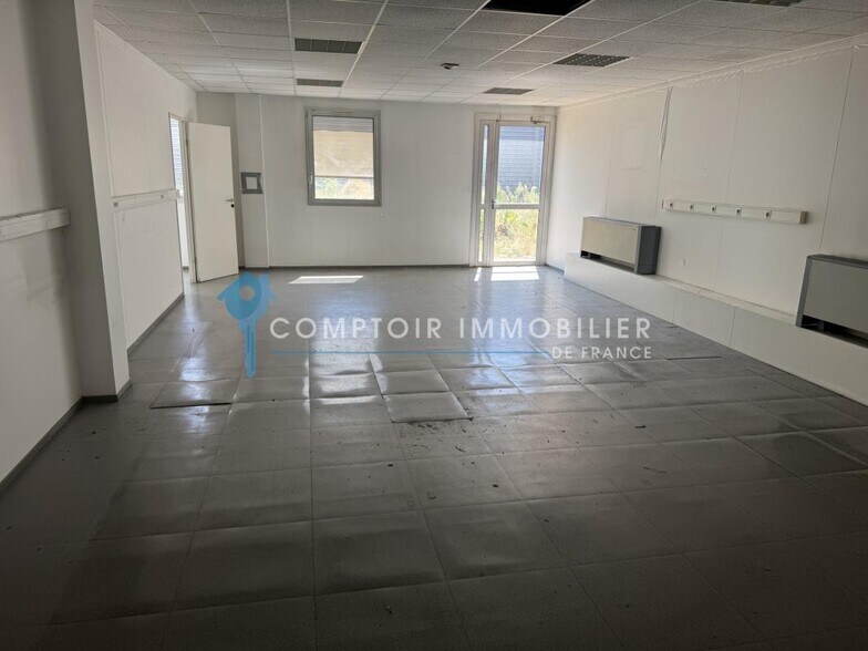 Bureau dans Avignon à vendre - Photo de l’immeuble – Image 2 sur 13