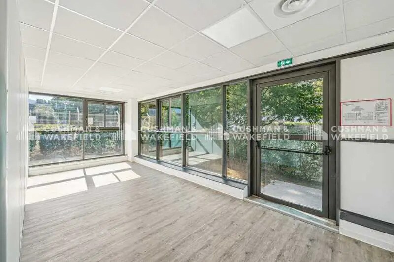399 Avenue Du Chateau De Jouques, Gémenos à louer - Photo de l’immeuble – Image 2 sur 14