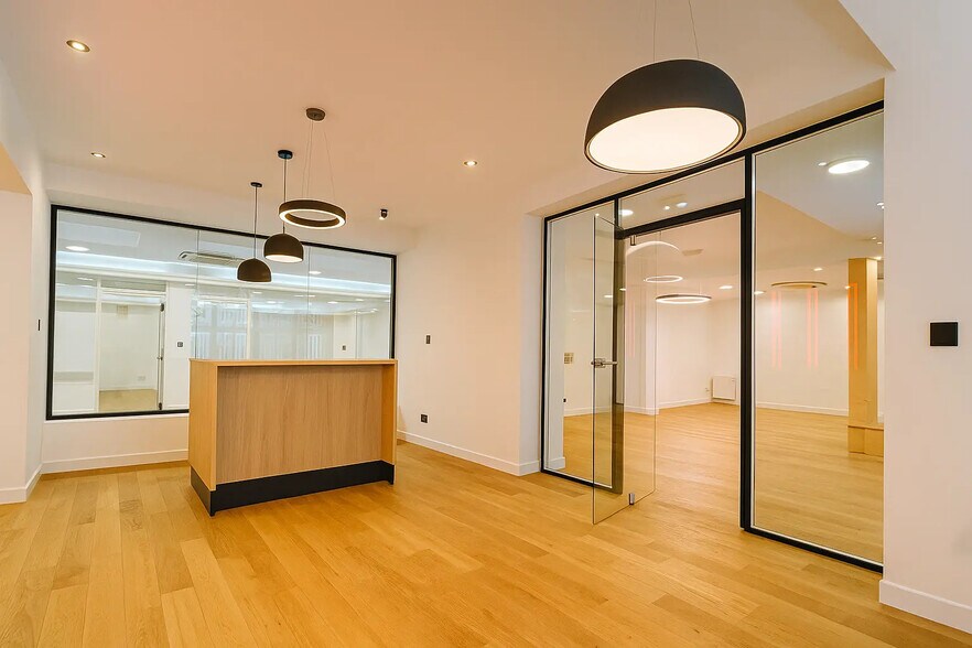 Bureau dans Paris à vendre - Photo de l’immeuble – Image 2 sur 3