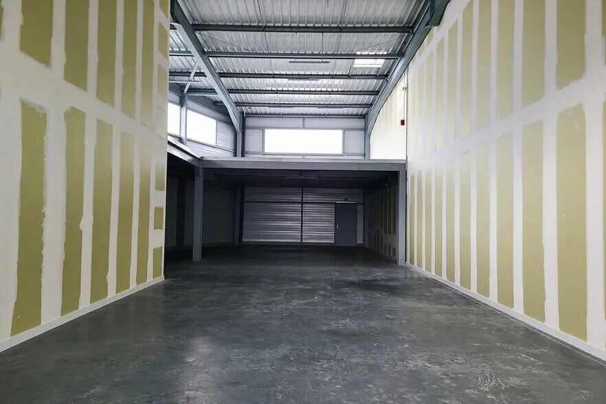 Local d’activités dans Saint-Martin-de-Seignanx à louer - Photo de l’immeuble – Image 2 sur 5