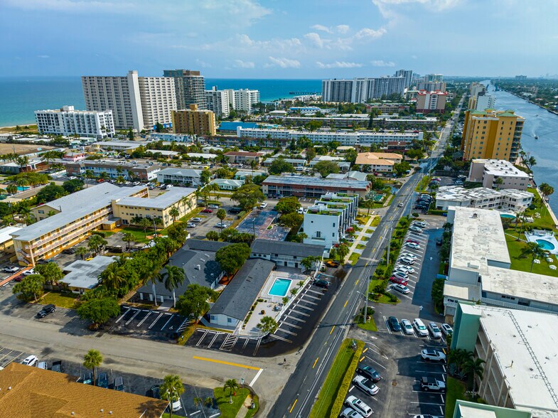 1020 N Riverside Dr, Pompano Beach, FL à vendre - Photo de l’immeuble – Image 3 sur 23