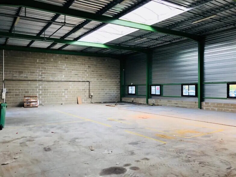 Industriel/Logistique dans Mérignac à louer - Photo de l’immeuble – Image 2 sur 3