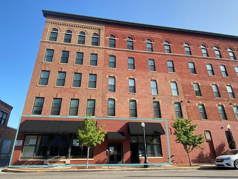 616 S Harrison St, Fort Wayne, IN à louer - Photo de l’immeuble – Image 2 sur 13