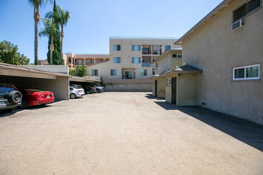 15455 Vanowen St, Van Nuys, CA à vendre - Photo de l’immeuble – Image 3 sur 19
