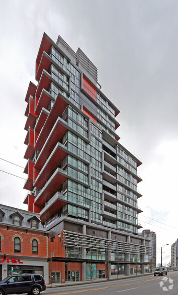 1330-1348 Granville St, Vancouver, BC à louer - Photo de l’immeuble – Image 2 sur 5