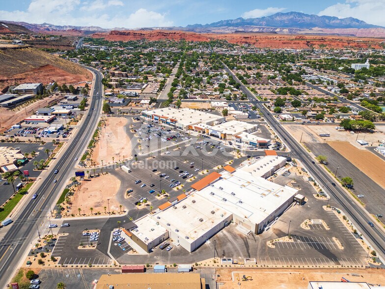 801 S Bluff St, St George, UT à louer - Photo de l’immeuble – Image 2 sur 7