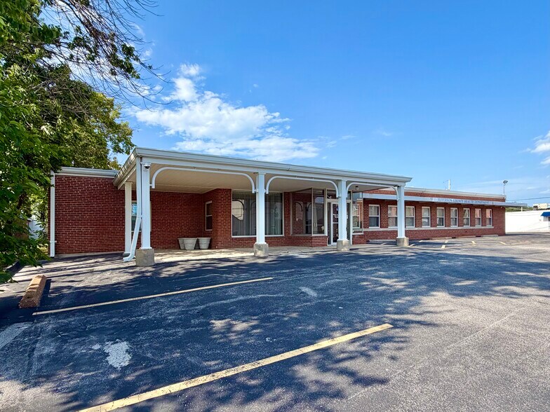 405 Main St, Hillsboro, MO à vendre - Photo principale – Image 1 sur 5