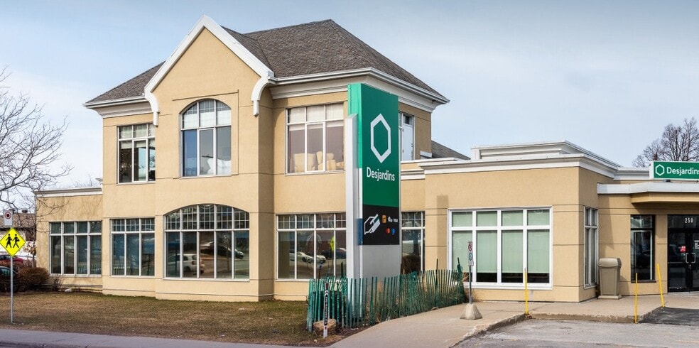 250 Boul De La Concorde E, Laval, QC à louer - Photo principale – Image 1 sur 2