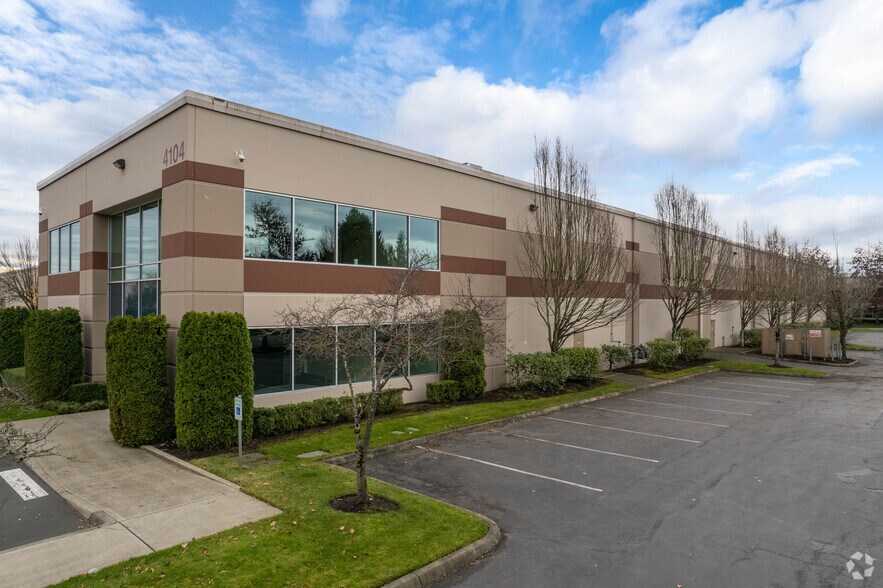 4104 C St NE, Auburn, WA à louer - Photo de l’immeuble – Image 3 sur 4