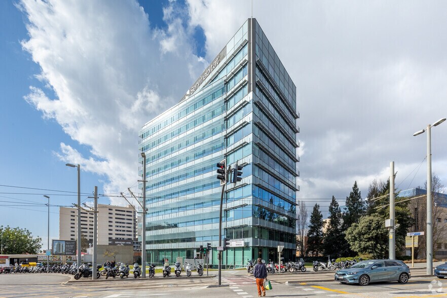 Carretera d'Esplugues, 225, Cornellà de Llobregat, Barcelona à louer - Photo de l’immeuble – Image 3 sur 7