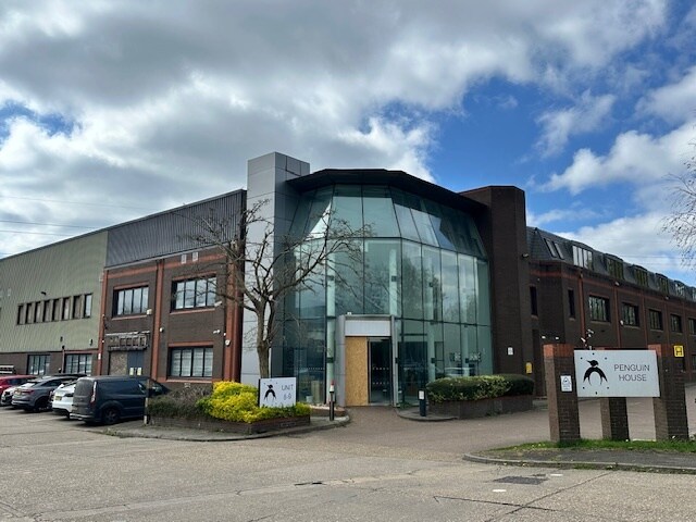 8-9 Lismirrane Industrial Park, Elstree Road, Elstree à vendre - Photo de l’immeuble – Image 2 sur 14