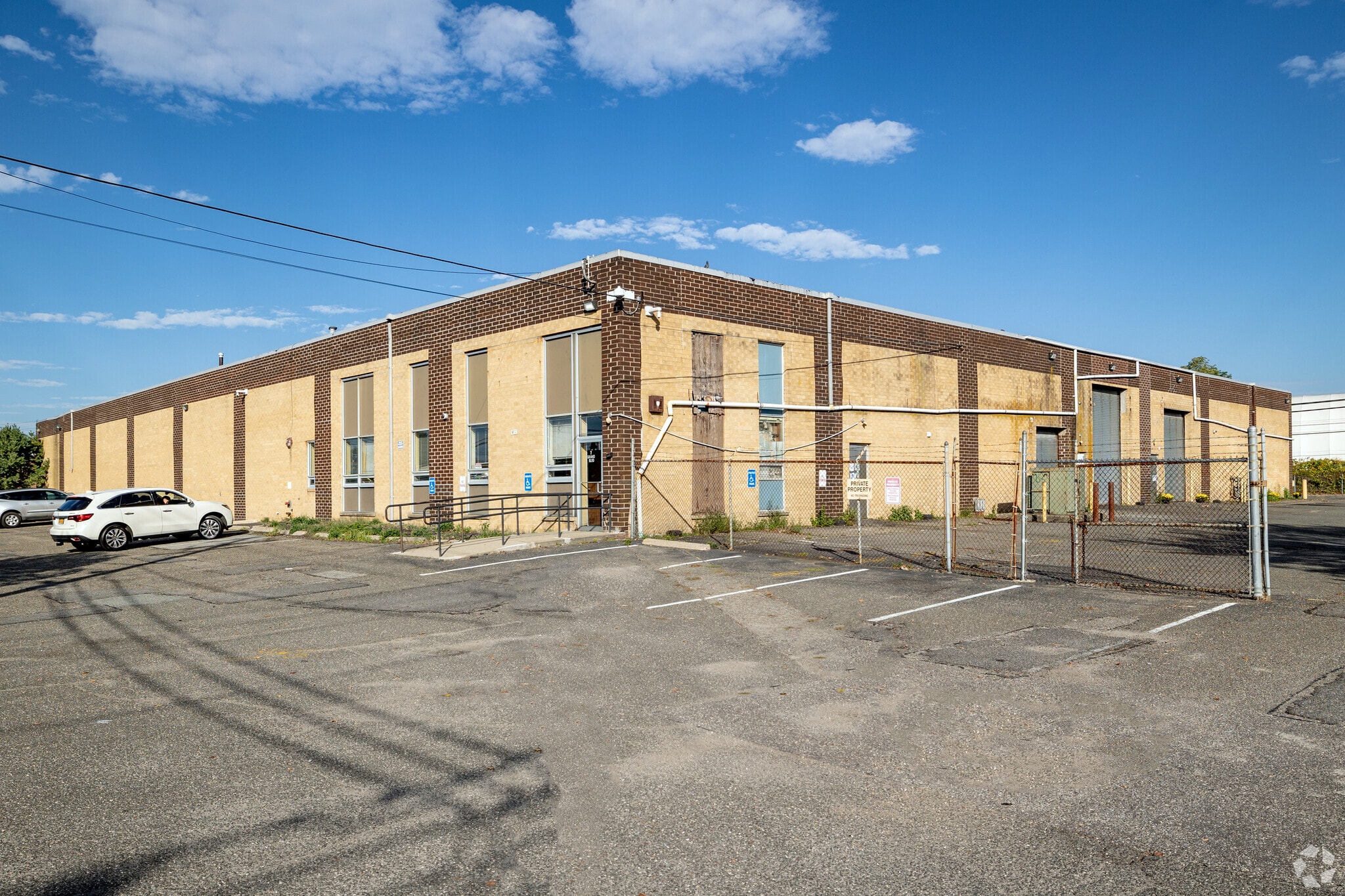 7 Grand Blvd, Brentwood, NY à louer Photo principale– Image 1 sur 9