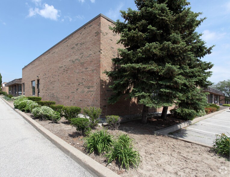 3403 American Dr, Mississauga, ON à louer - Photo de l’immeuble – Image 2 sur 5