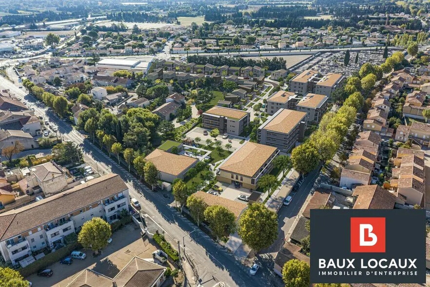 Bureau dans Sénas à vendre - Photo de l’immeuble – Image 2 sur 7