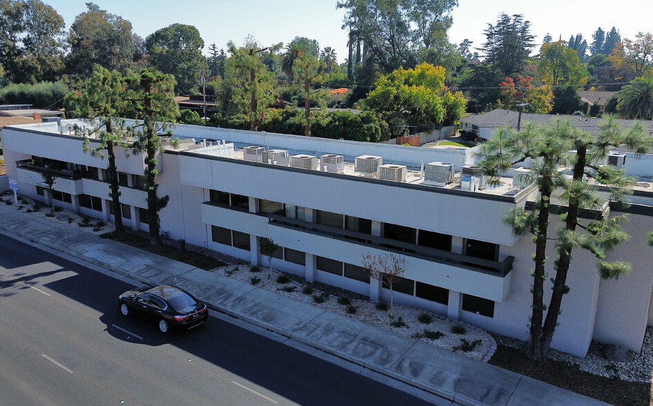 285 W Shaw Ave, Fresno, CA à louer - Photo de l’immeuble – Image 1 sur 1