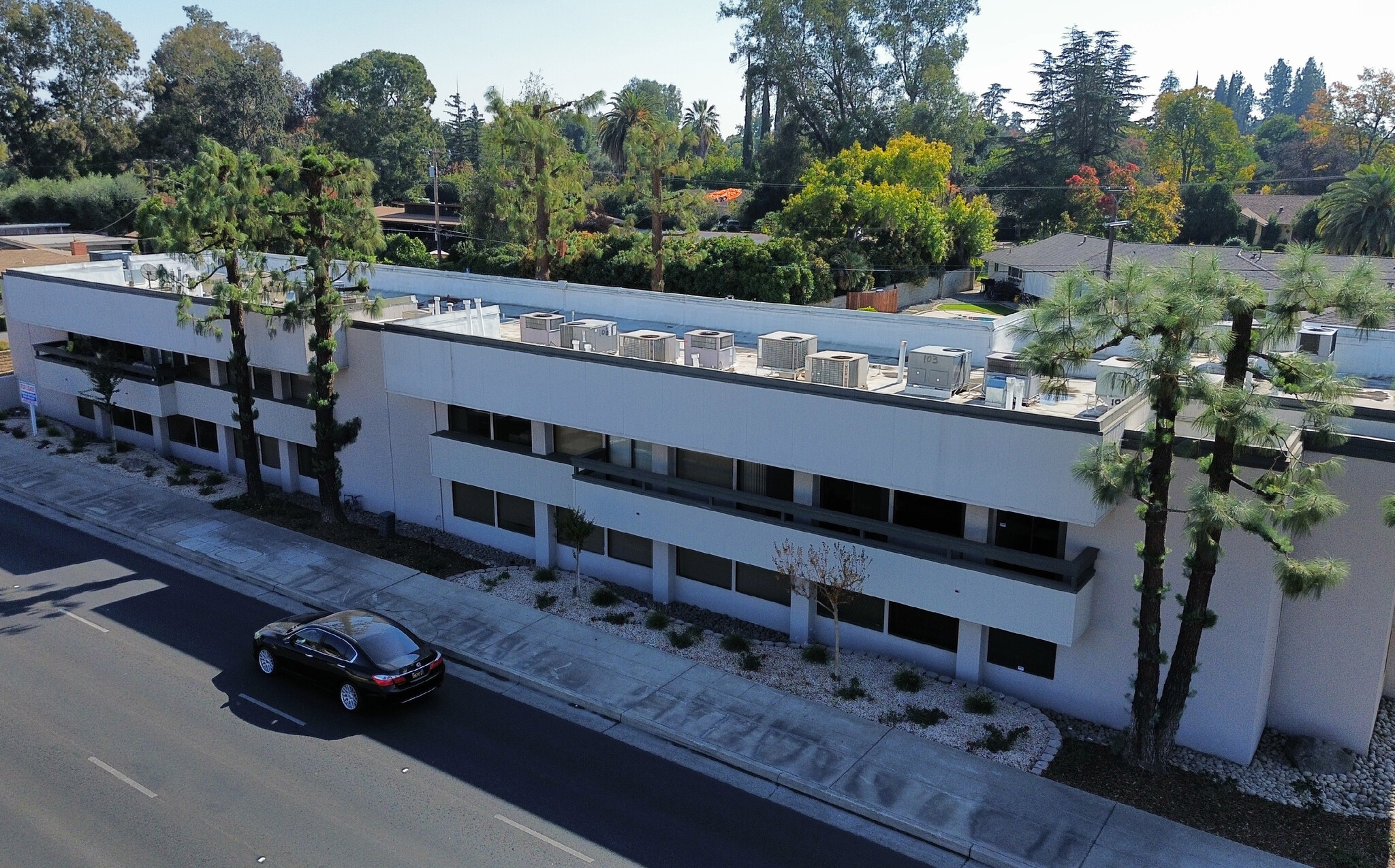 285 W Shaw Ave, Fresno, CA à louer Photo de l’immeuble– Image 1 sur 2