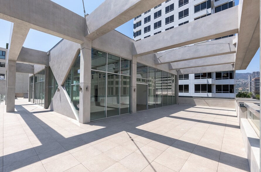 431 N Brand Blvd, Glendale, CA à louer - Photo de l’immeuble – Image 3 sur 10