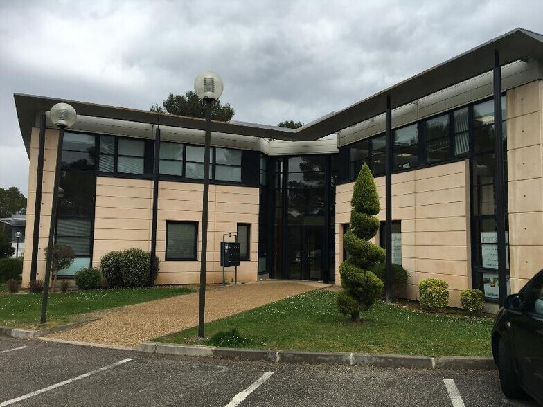 1330 Rue Guillibert De La Lauziere, Aix-en-Provence à louer - Photo de l’immeuble – Image 1 sur 1