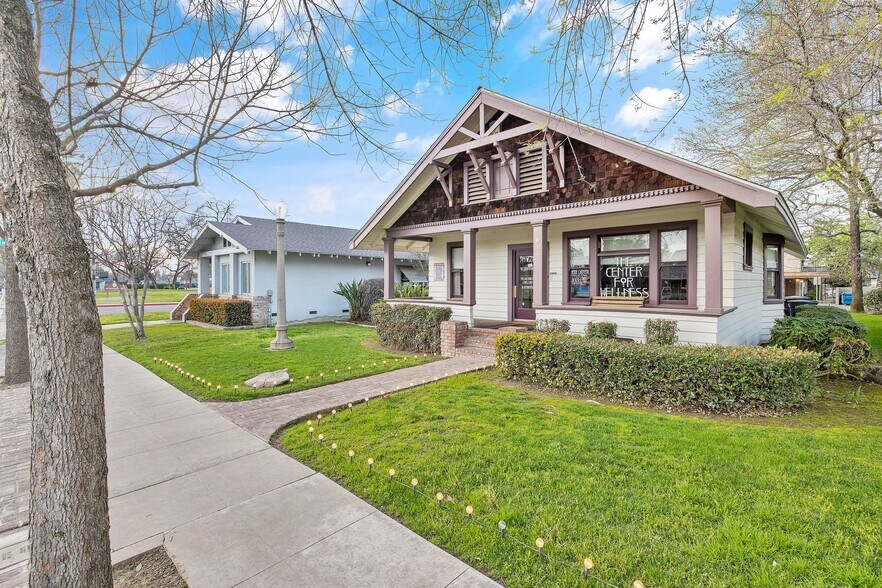 914 W Center St, Visalia, CA à vendre - Photo de l’immeuble – Image 2 sur 20