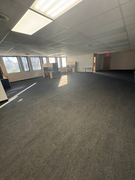 7056 Corporate Way, Dayton, OH à louer - Photo intérieure – Image 2 sur 22