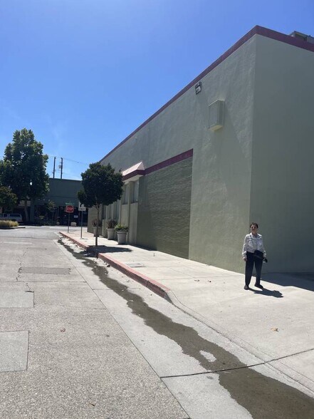 7500 Monterey Rd, Gilroy, CA à louer - Photo de l’immeuble – Image 2 sur 22
